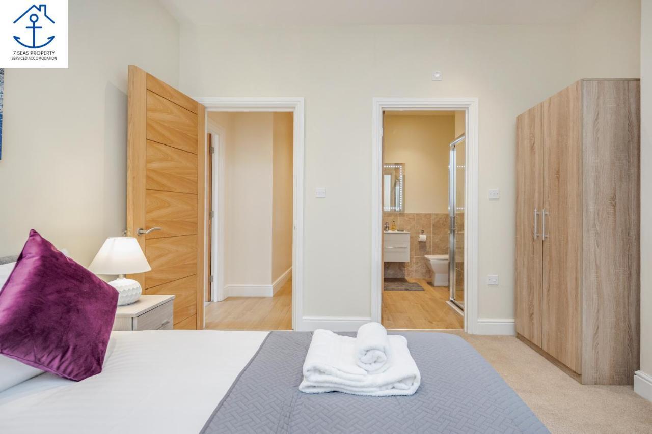 Spacious Luxury 2 Bed Apartment By 7 Seas Property Serviced Accommodation Maidenhead With Parking And Wifi Exterior photo