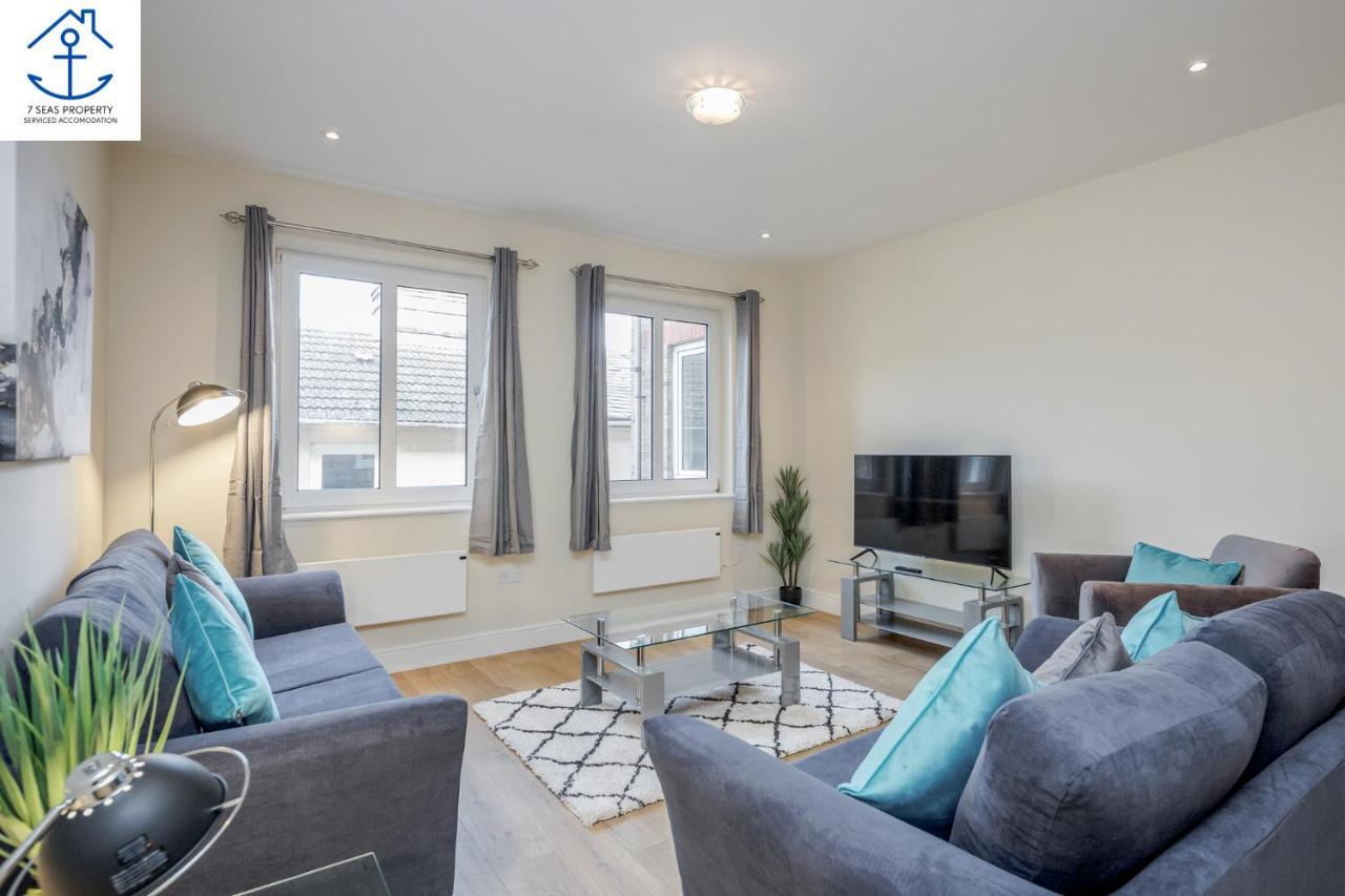 Spacious Luxury 2 Bed Apartment By 7 Seas Property Serviced Accommodation Maidenhead With Parking And Wifi Exterior photo