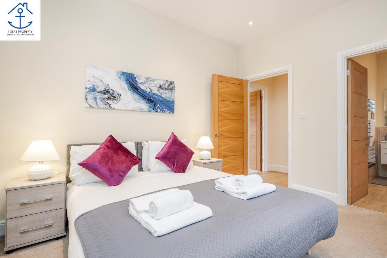 Spacious Luxury 2 Bed Apartment By 7 Seas Property Serviced Accommodation Maidenhead With Parking And Wifi Exterior photo